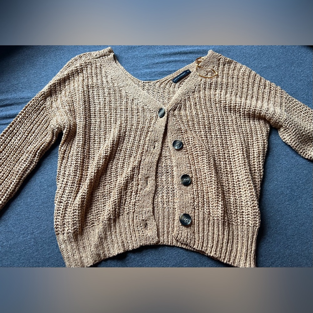 Never worn, moon & Madison, cardigan, very cute and good for fall. Size M. :)